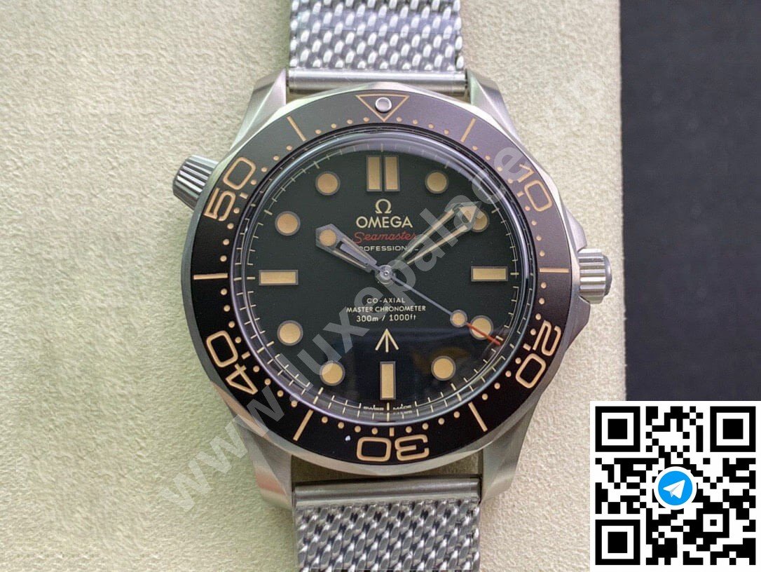Omega Seamaster Diver “007” Edition Stainless Steel 42mm Inc. Extra NATO Strap Ref. 210.90.42.20.01.001